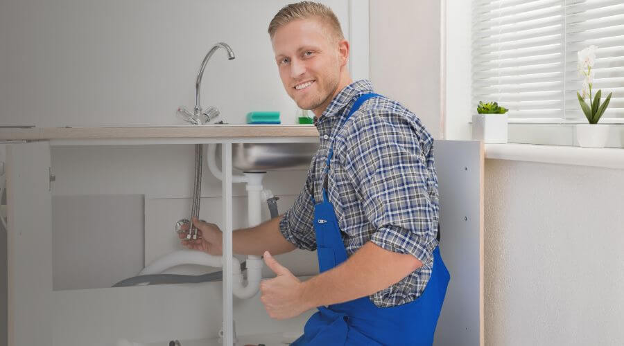 Professional water heater repair in Fowlerton, TX